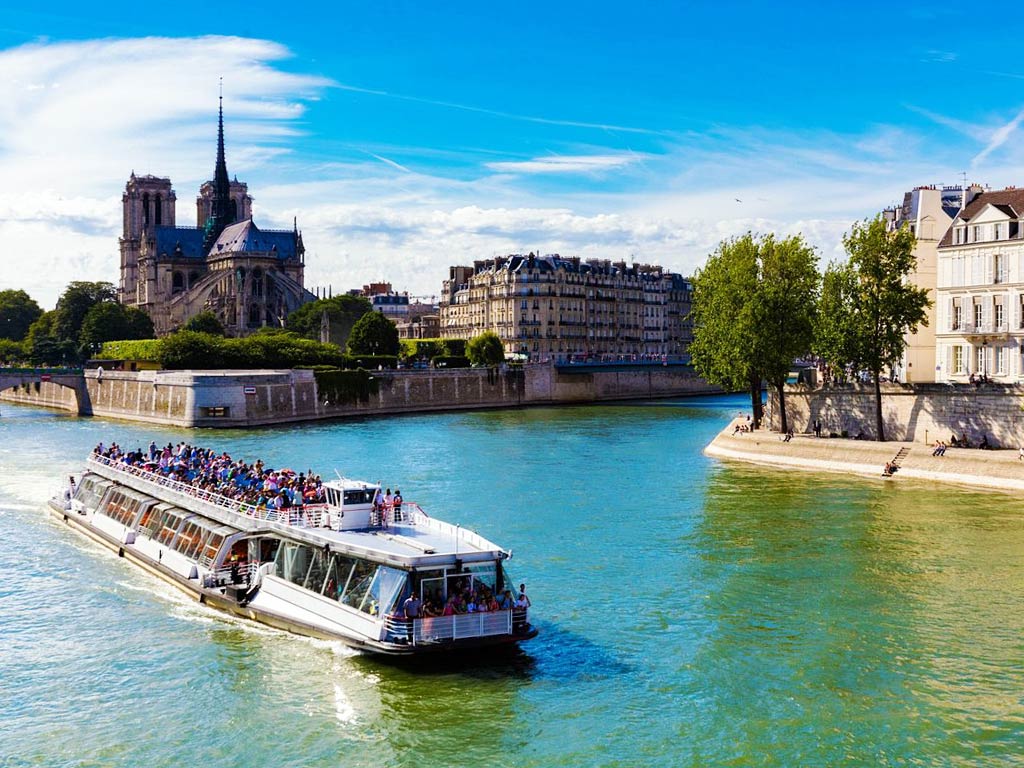 Seine River Cruise Paris by bateaux mouches • Paris Whatsup
