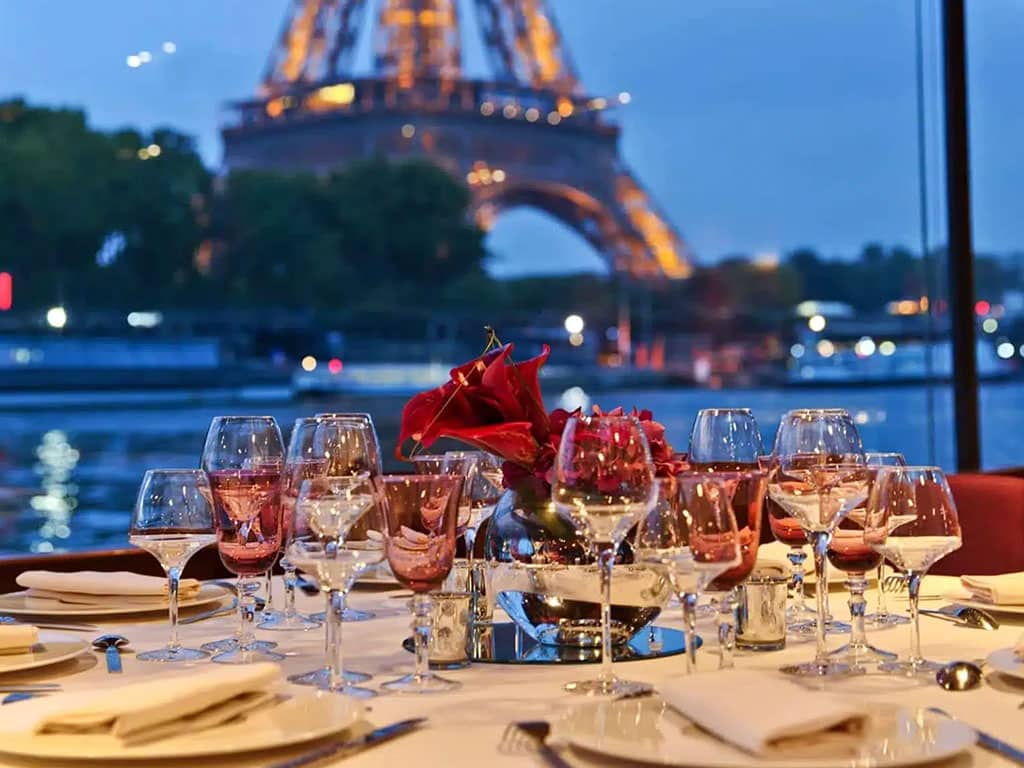 Paris river seine dinner cruise