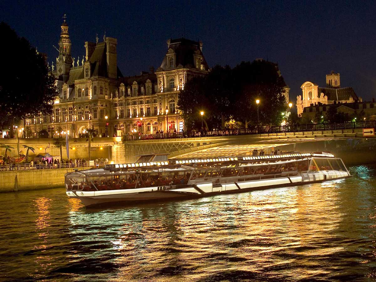 Dinner cruise on the Seine river in Paris, book your tickets at GetYourTicket • Paris Whatsup