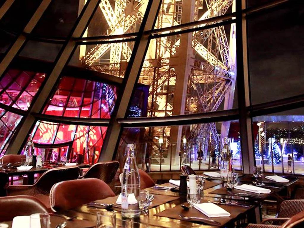 Dinner in the Eiffel Tower in Paris, at Madame Brasserie • Paris Whatsup